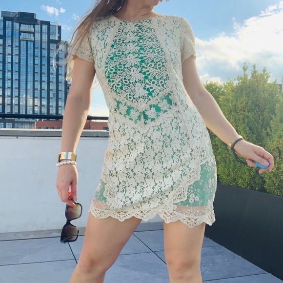 Anthro Champagne & Strawberry Ivory lace Emerald - Picture 5 of 16